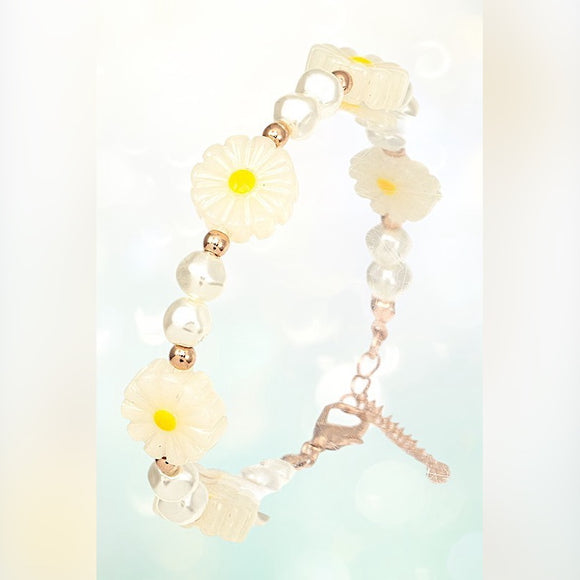 JULIA PEARL DAISY BRACELET